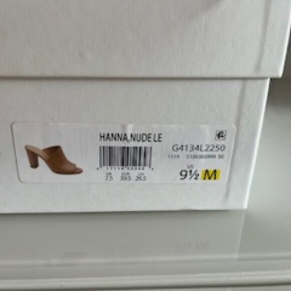 Vince Hanna Nude Leather Block Heel Mule - Picture 7 of 7